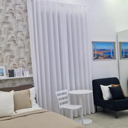 Hg White 4* Napoli