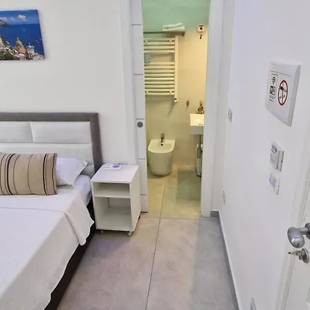 Hg White Affittacamere Napoli