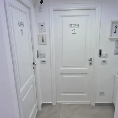 Pensión Hg White Nápoles