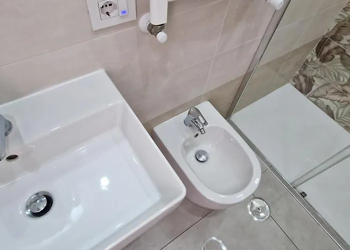 Hg White 4* نابولي