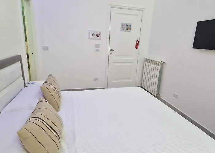 Konukevi Hg White Napoli